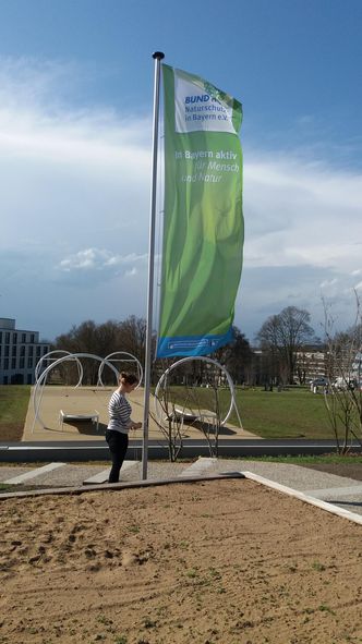 Hissen der BN Fahne