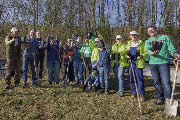 5. April 2025 Abschlusspflanzaktion zur Aktion "Würzburg planztx10" in Heidingsfeld