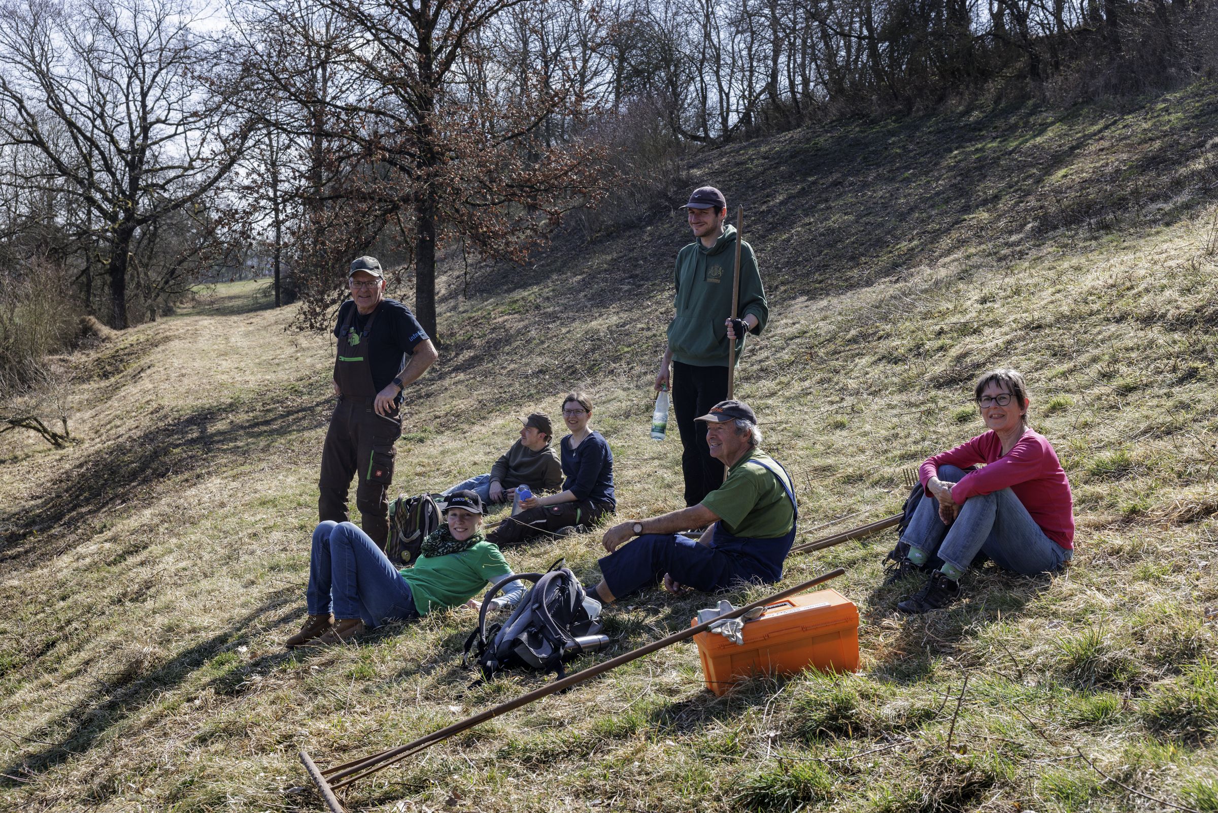 Röttingen am 22. März 2025 (Bild: Gudrun Müller) Landschaftspflegeeinsatz bei Röttingen am 22. März 2025 (Bild: Gudrun Müller)
