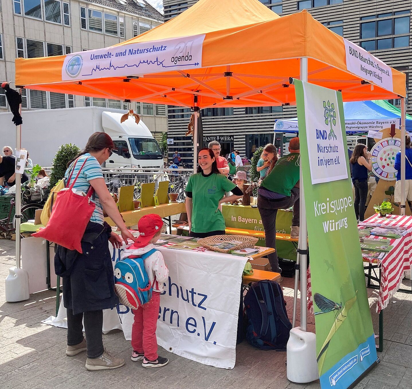 BUND-Informationsstand am Marktplatz beim "Zukunftsfest" der Stadt Würzburg, 7. Mai 2022 (Foto: Antonia Wehrhahn)