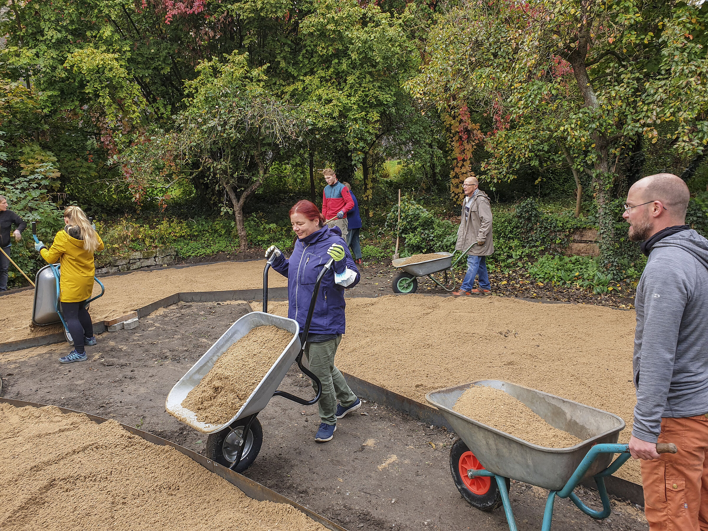 16.10.2021 Der Sand wird aufgefüllt und verteilt