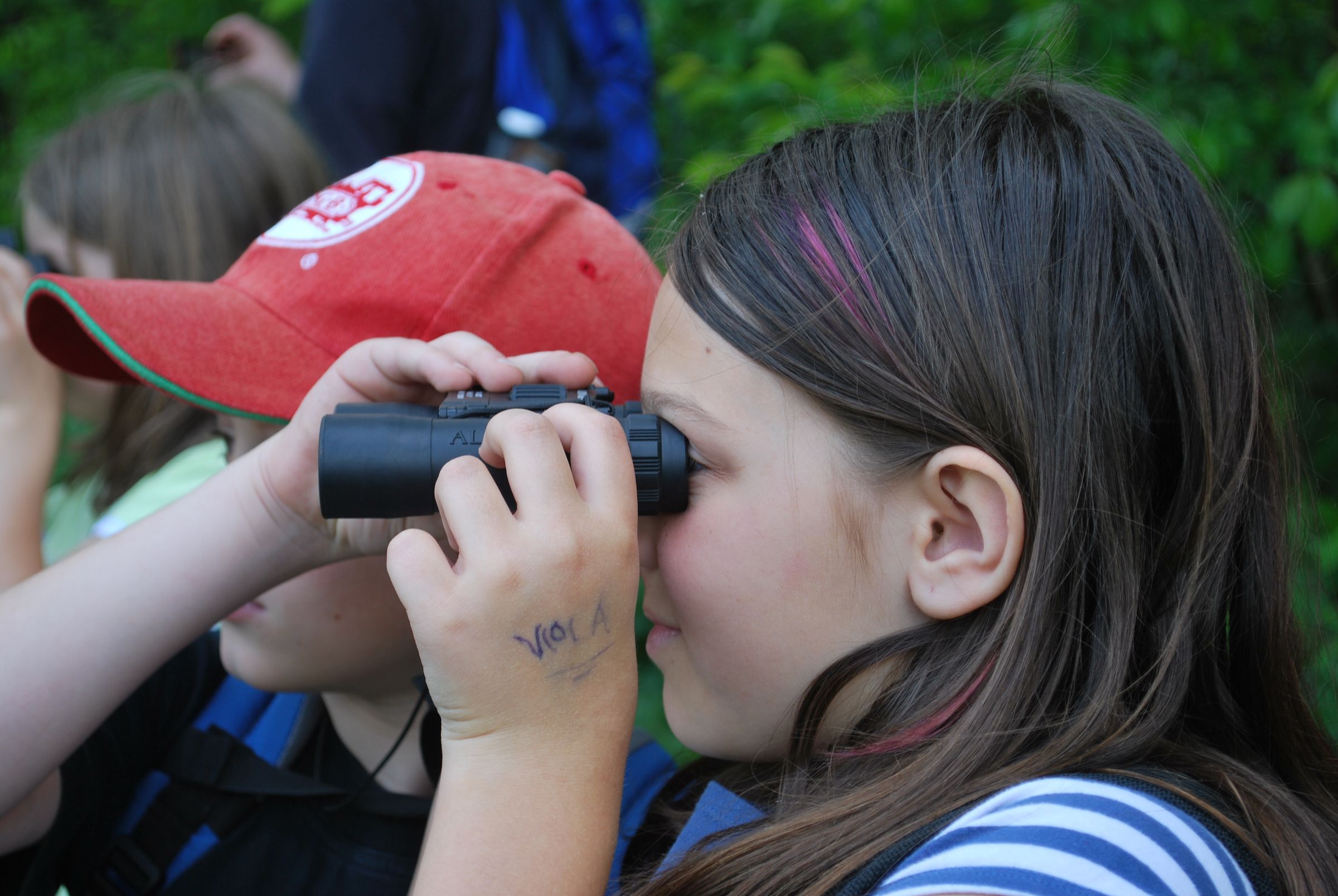 Kind mit Fernglas; Foto: Heide Frobel